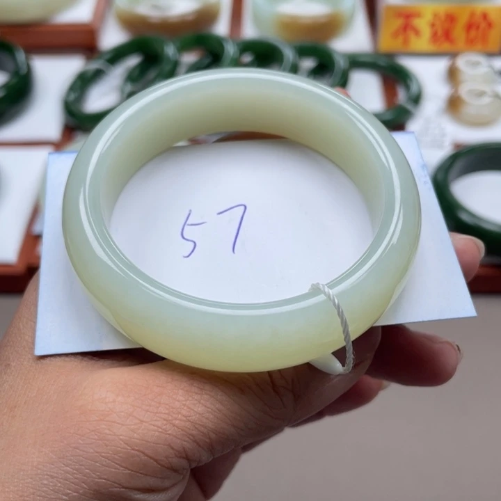 未镶嵌手镯和田玉