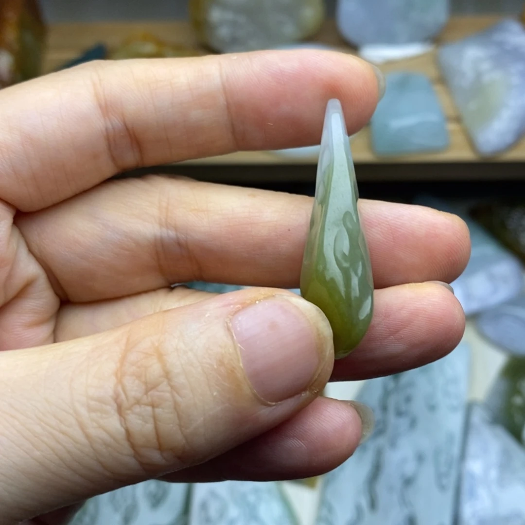翡翠未镶嵌颈饰天然