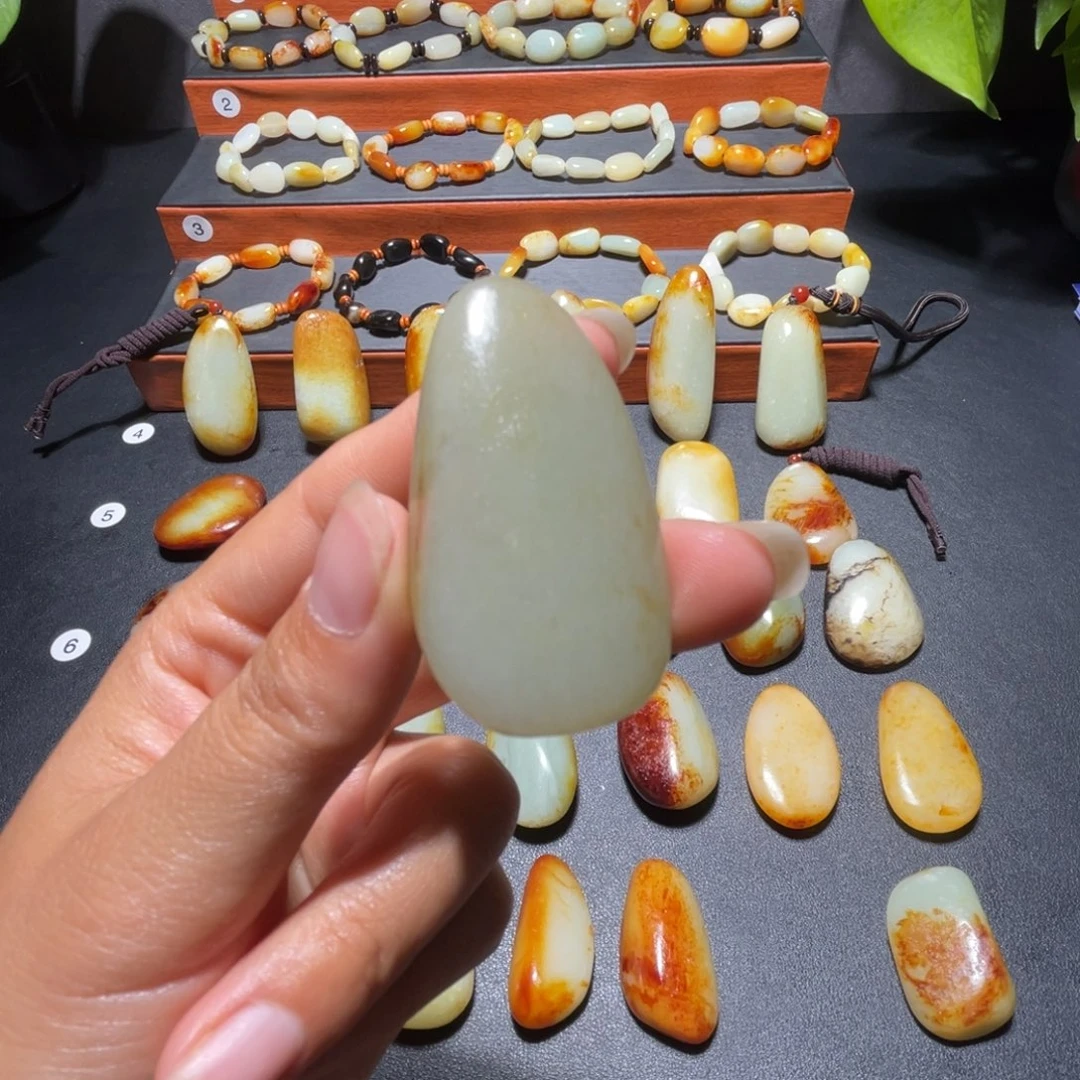 和田玉未镶嵌颈饰涛**院