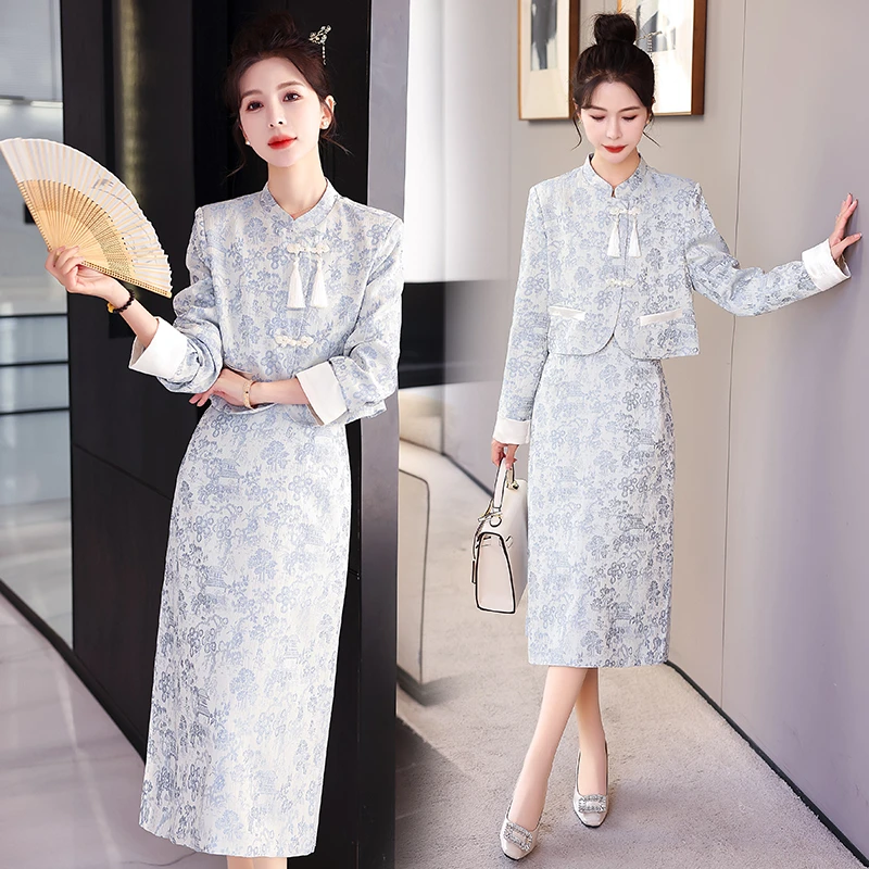 现货2024春装新款复古刺绣盘扣两件套套裙