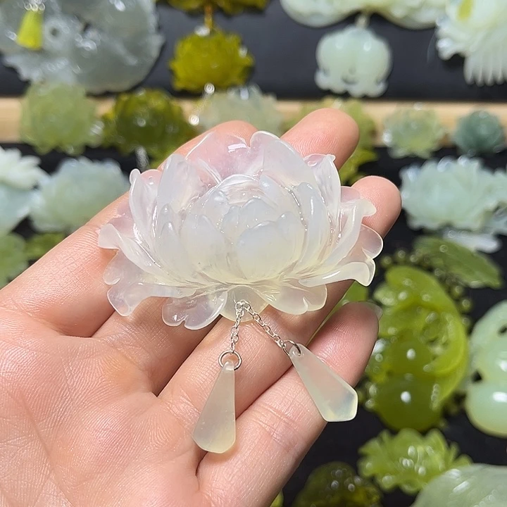 芳***华蛇纹石玉未镶嵌颈饰