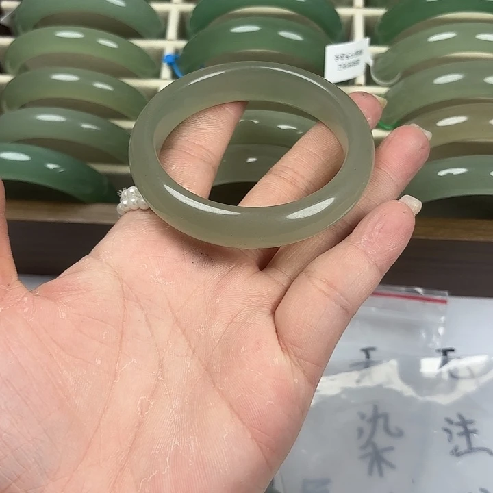 石英质玉未镶嵌手镯