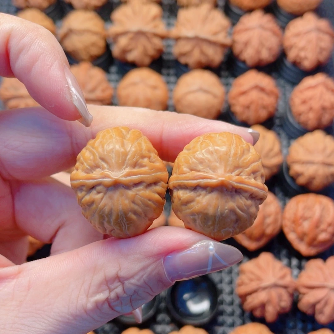 小***吒把件文玩核桃金元宝