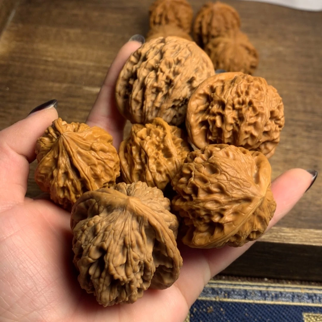 【闪购商品】文玩核桃吊坠大*宫灯虎头三棱