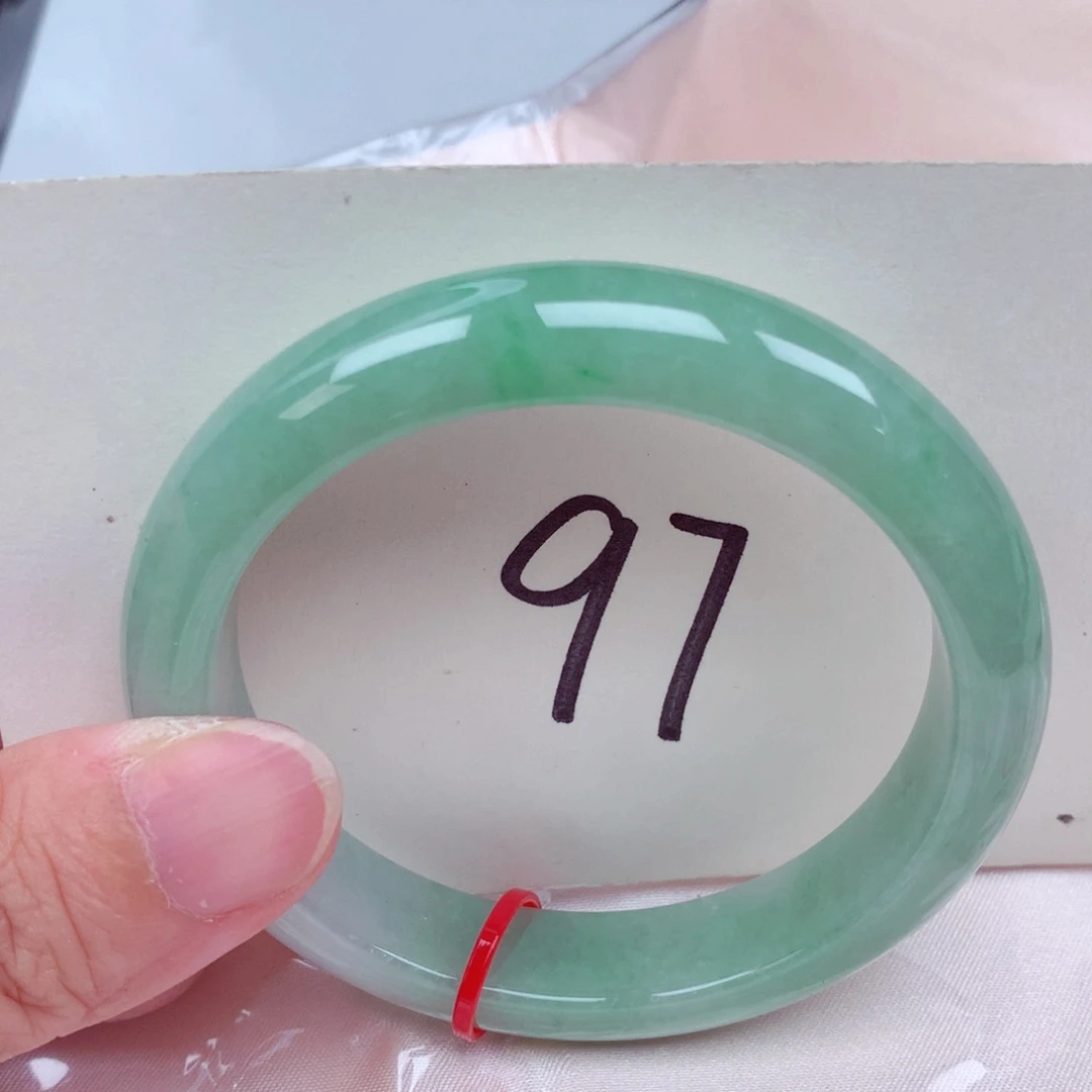 翡翠手镯未镶嵌翡翠