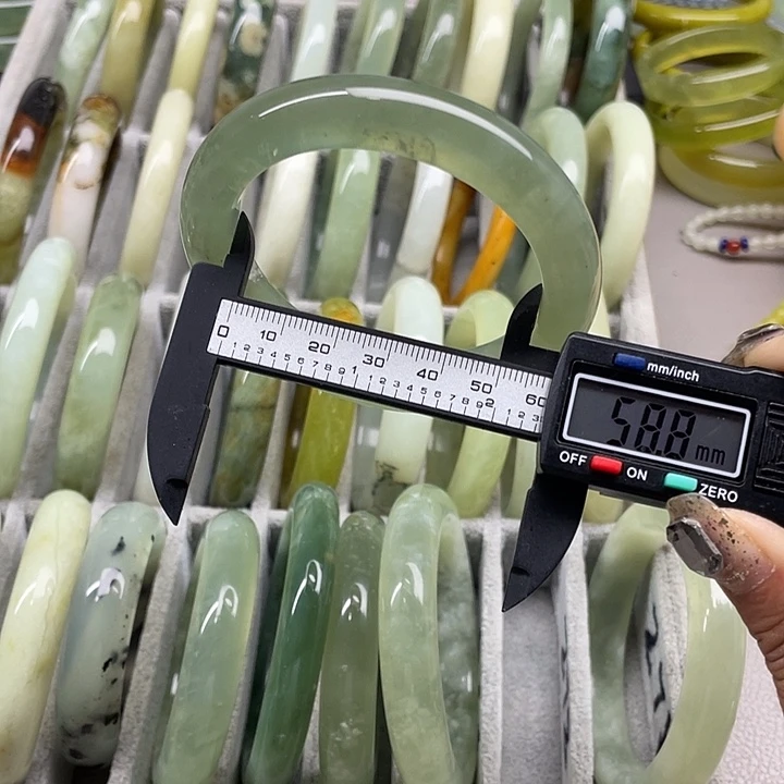 蛇纹石玉未镶嵌手镯272