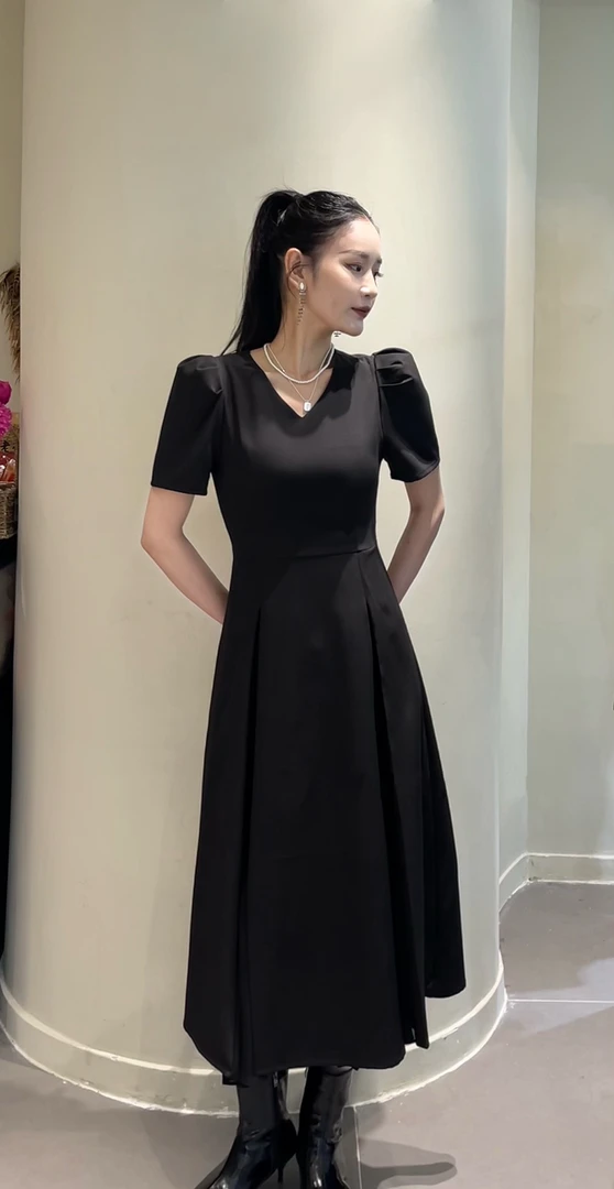 【海南简爱】2025夏季新款简约赫本风气质长裙8829