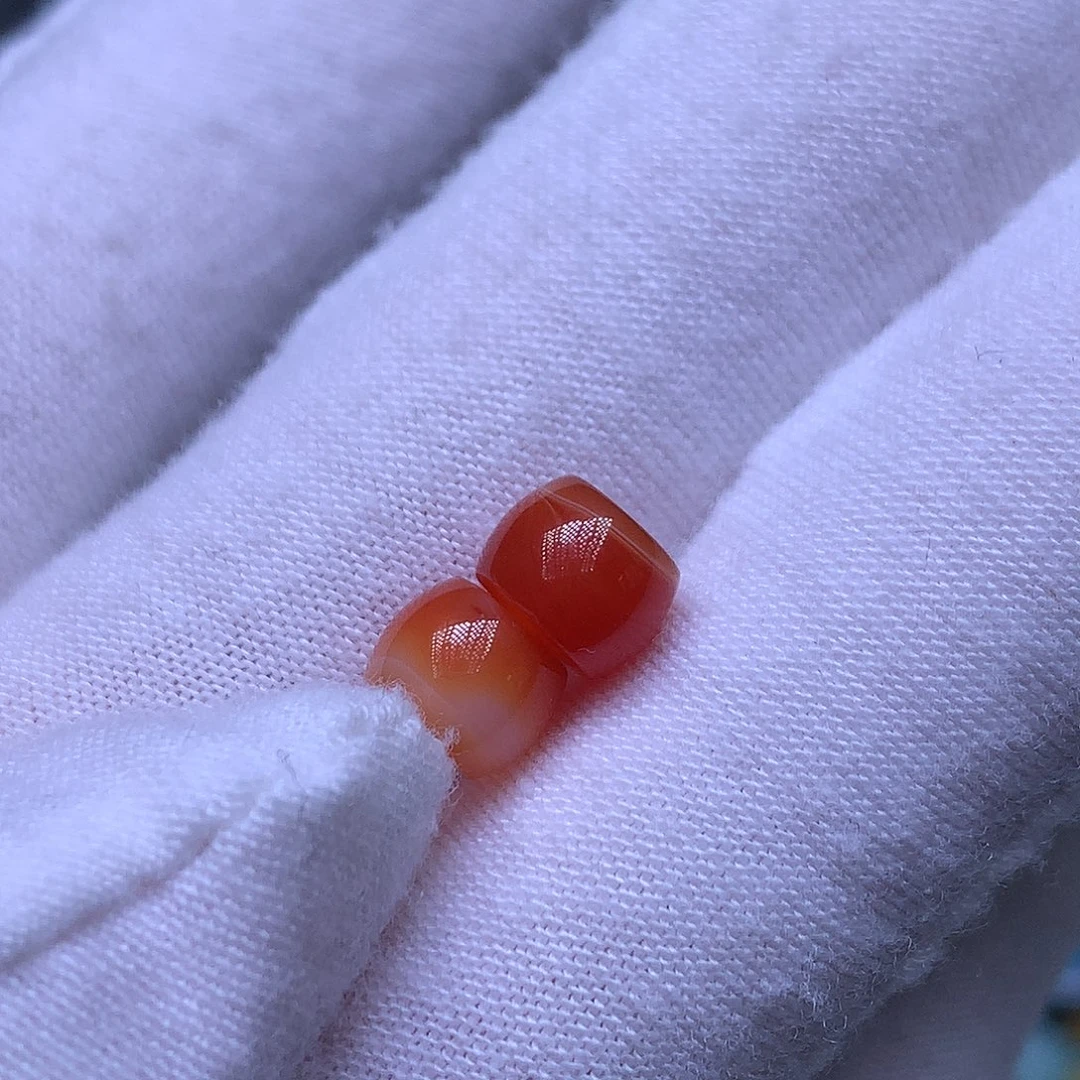 南红玛瑙未镶嵌珠宝奇石