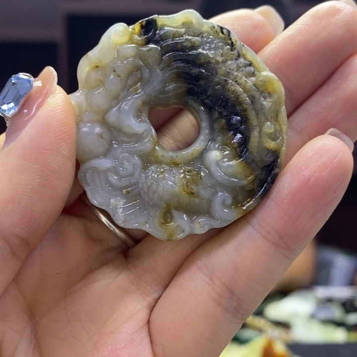 蛇纹石玉未镶嵌颈饰