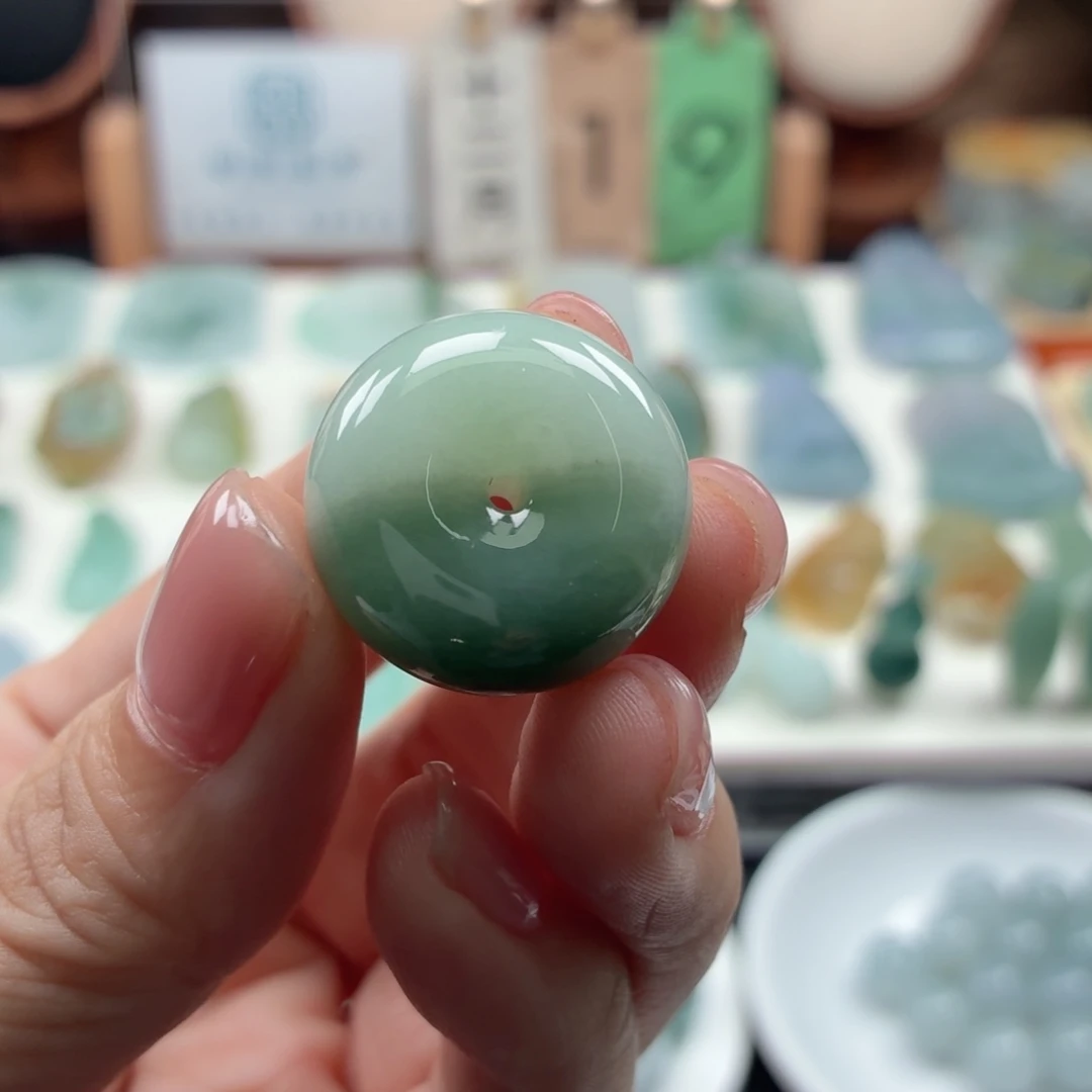 风***ᵉ翡翠未镶嵌颈饰天然A货翡翠