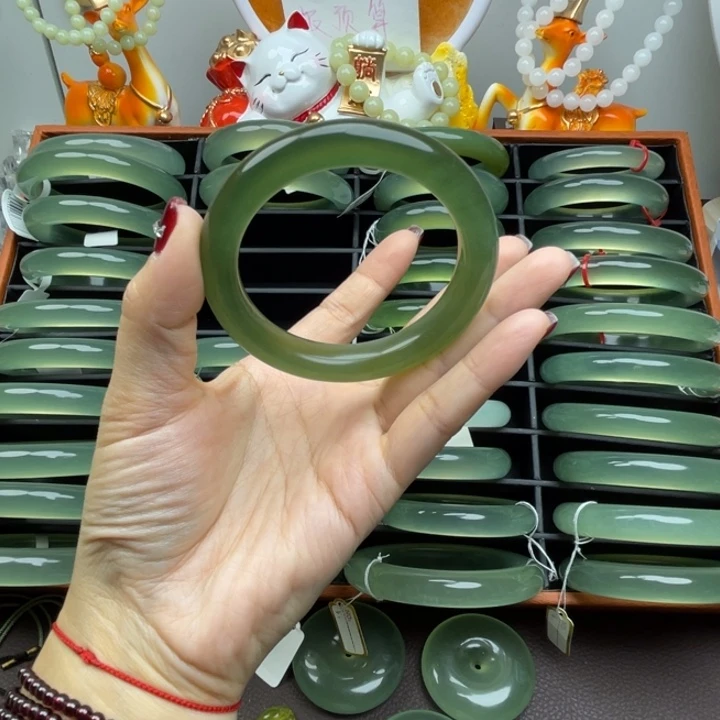 郭****岫玉未镶嵌手镯岫玉