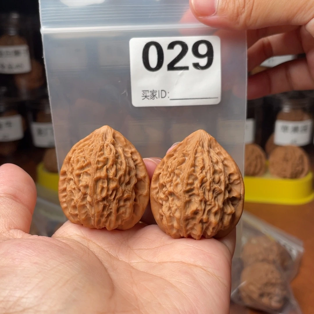 文玩核桃把件36金牛