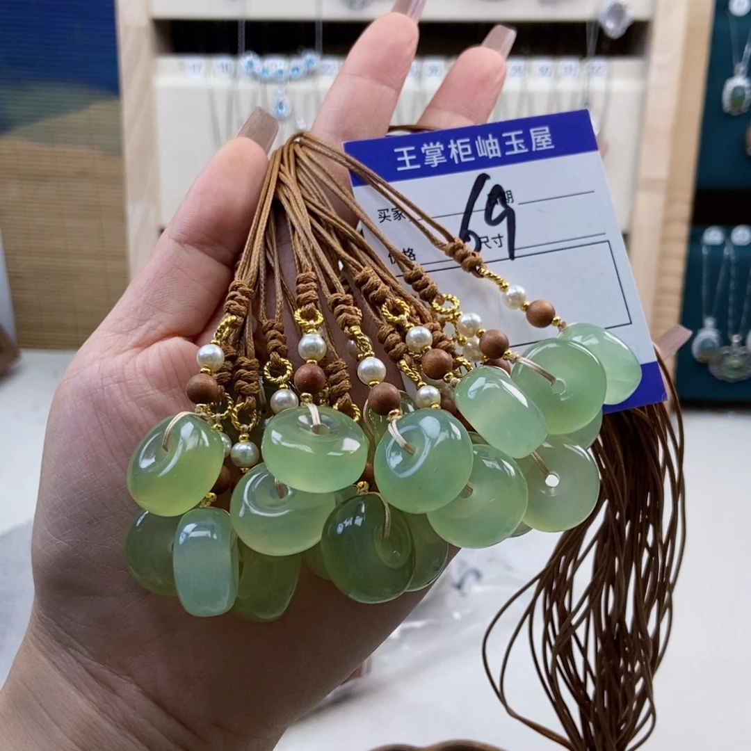 岫玉未镶嵌颈饰多样性，发一个