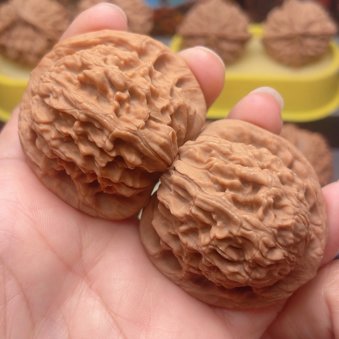 文玩核桃把件精配红红狮子44