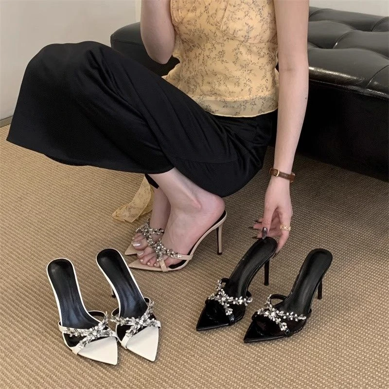 高级感水钻尖头交叉带凉拖鞋女2025夏季新款细跟轻熟时装高跟鞋