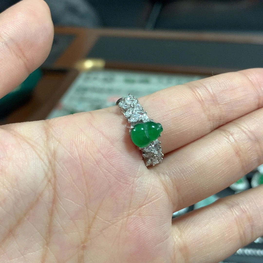 翡翠未镶嵌戒指戒指