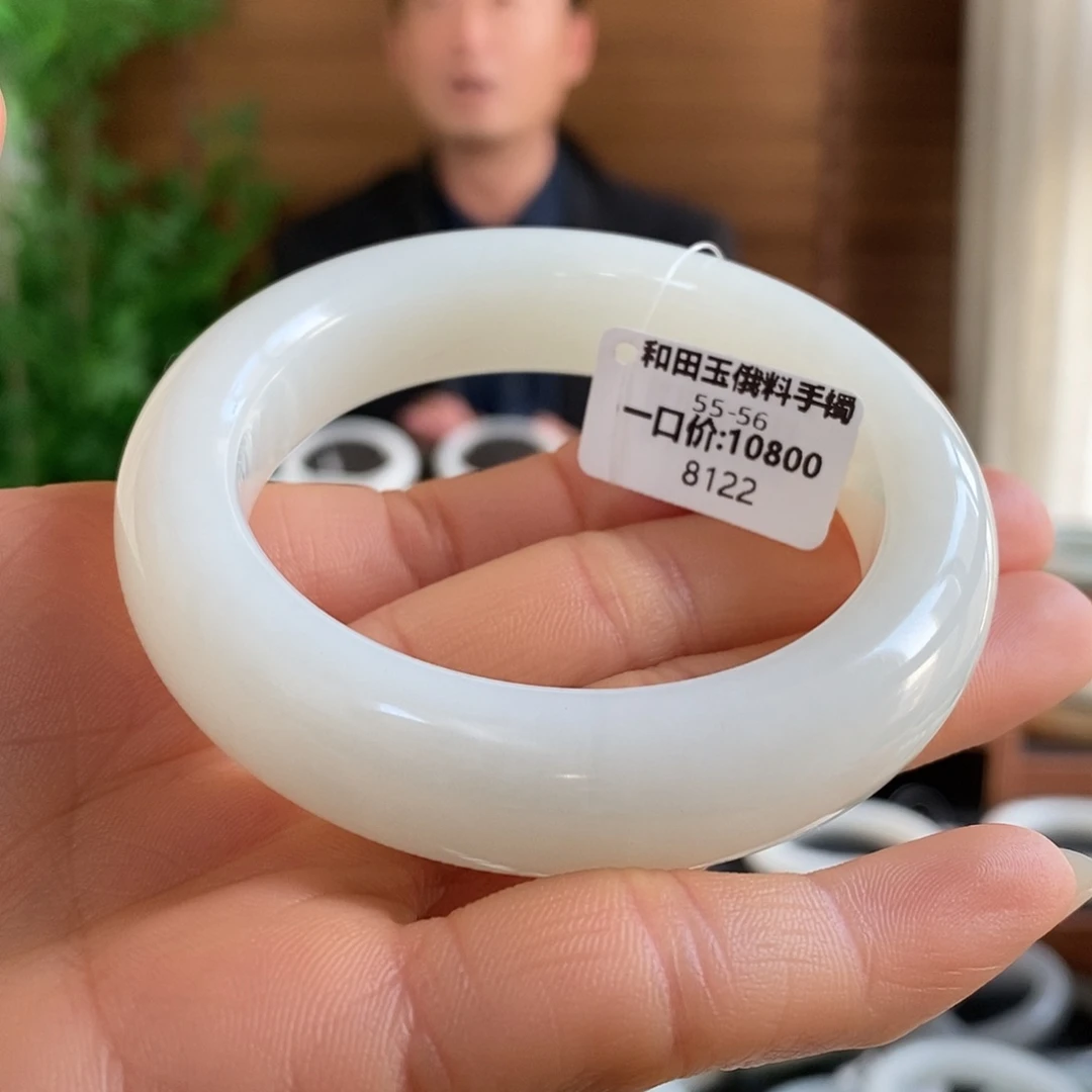 和田玉未镶嵌手镯8122