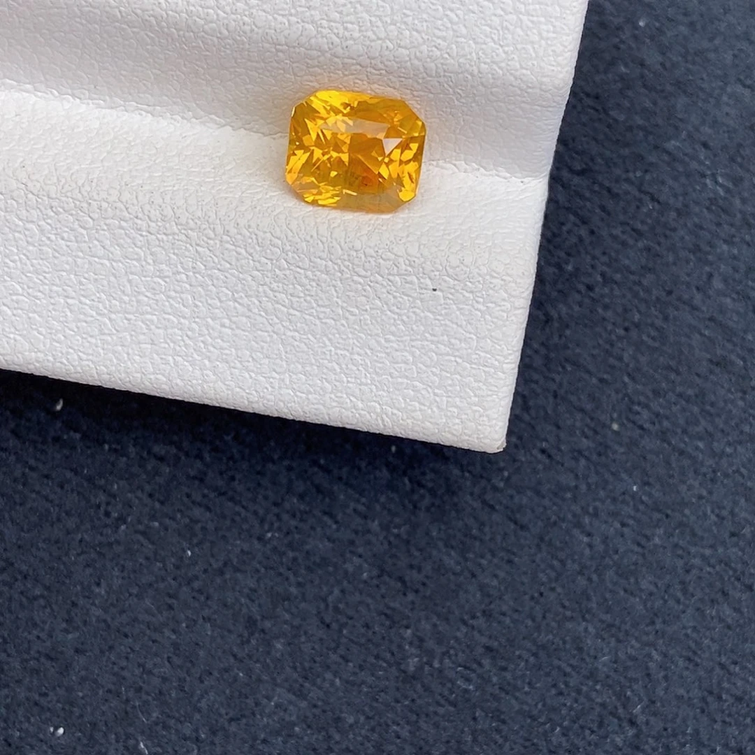 蓝宝石裸石2.02 ct/象