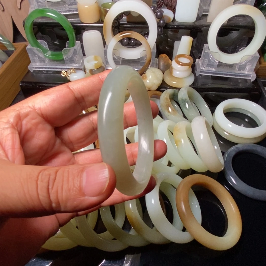 和田玉（糖玉）未镶嵌手镯