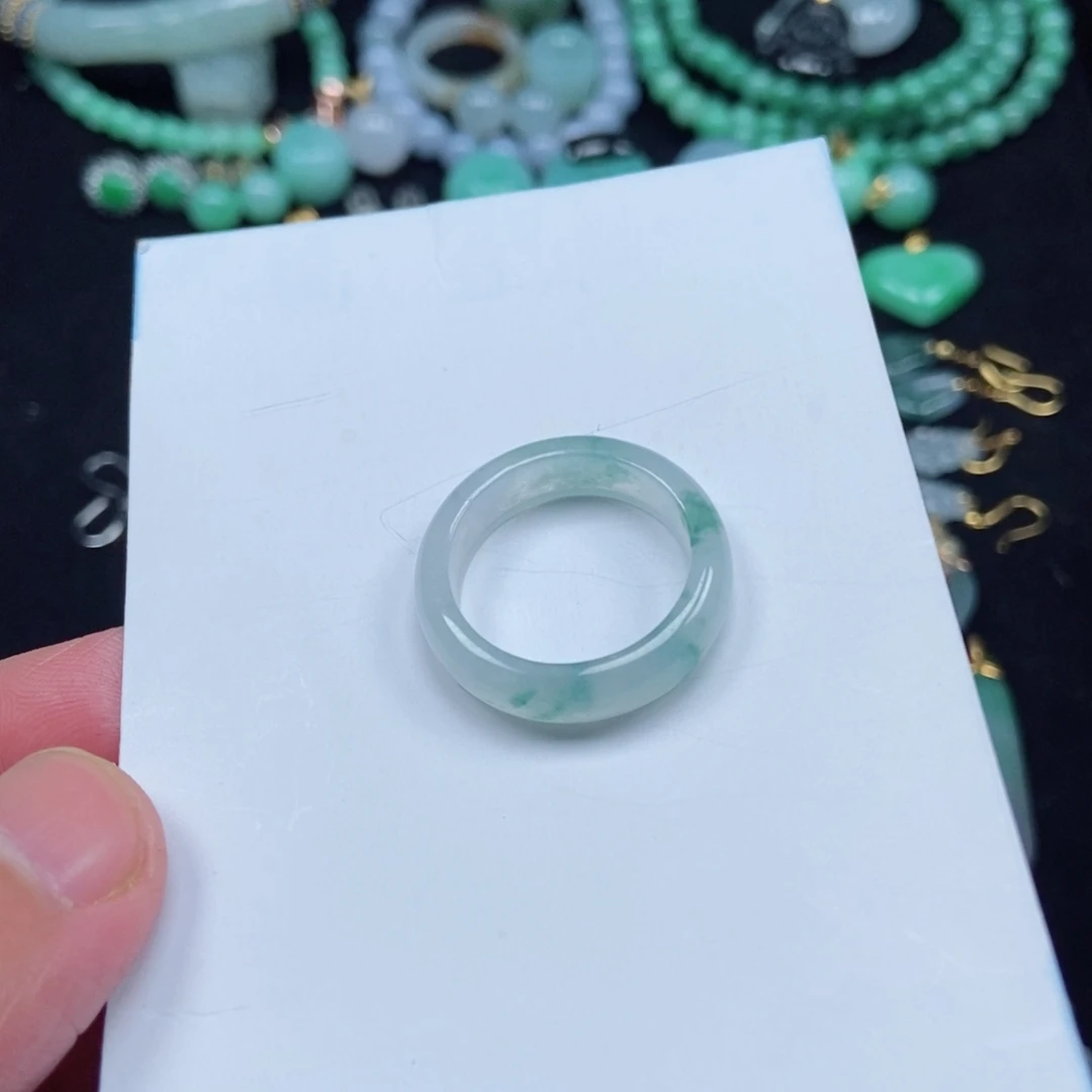 翡翠未镶嵌颈饰戒指