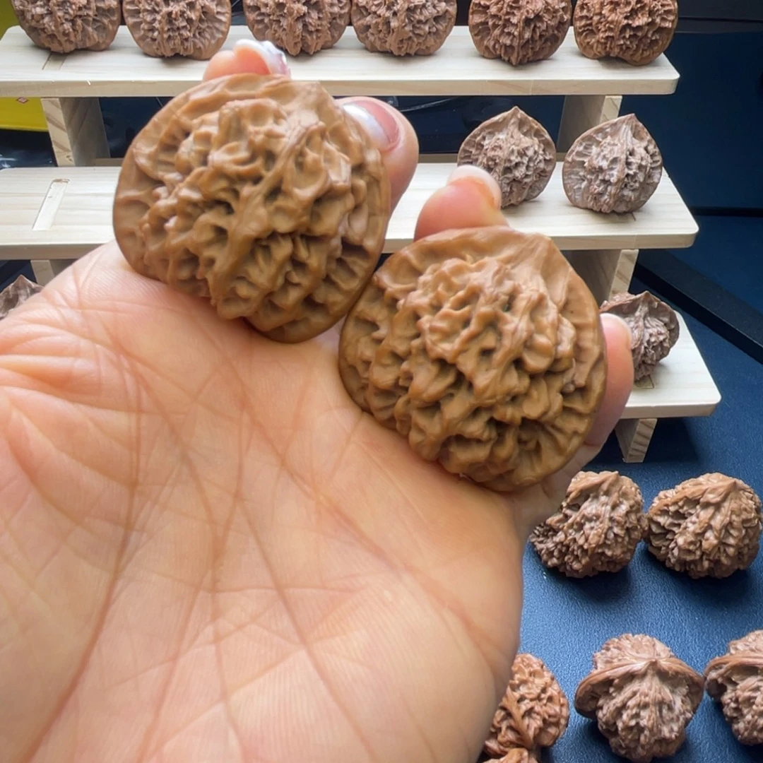 鼻***咸吊坠文玩核桃秦岭核桃