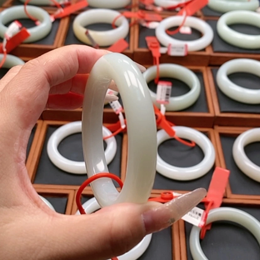 【闪购商品】未镶嵌手镯和田玉