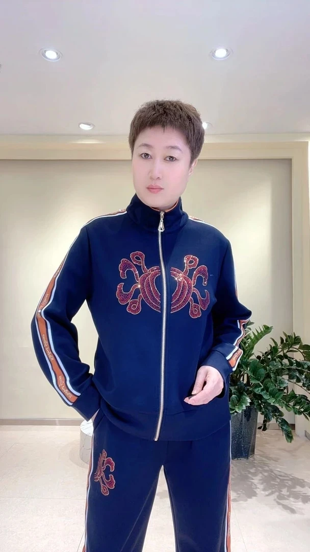 嘉莉丹-1005#时尚立领款烫钻休闲套装