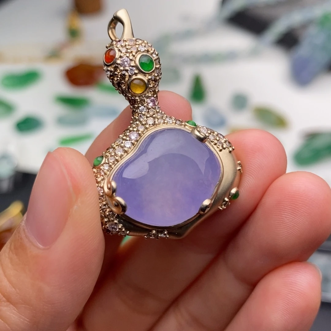 翡翠18K金镶嵌颈饰  紫罗兰大葫芦