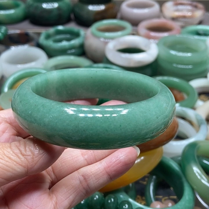 石英质玉手镯未镶嵌王***号