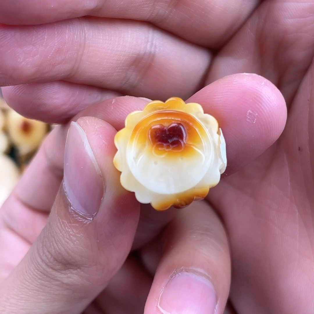 琥珀裸石未镶嵌蜜蜡