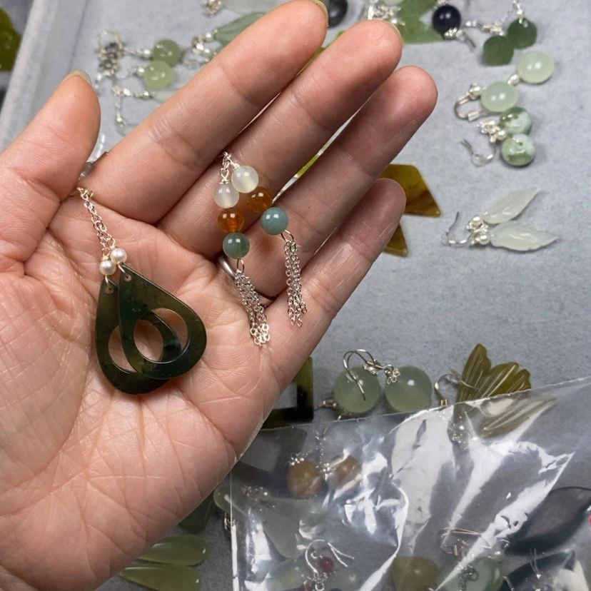 【闪购商品】蛇纹石玉挂件耳饰耳环项链未镶嵌云**飘