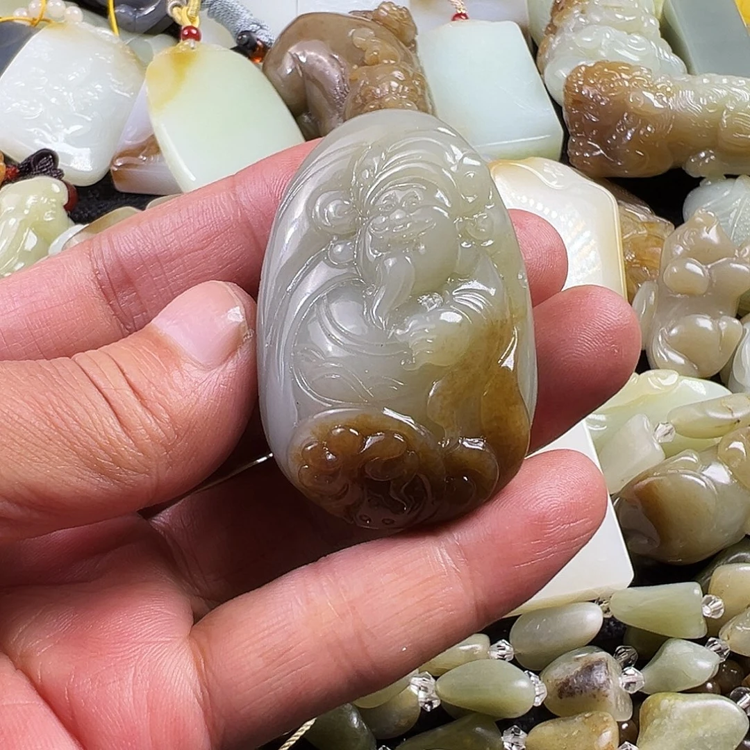 毛***仰和田玉未镶嵌吊坠(不含链)