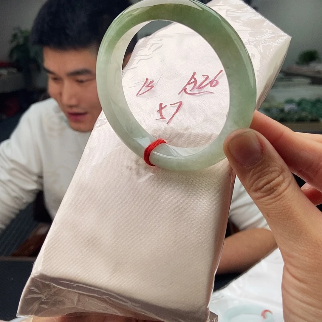 翡翠未镶嵌手镯拍一发一