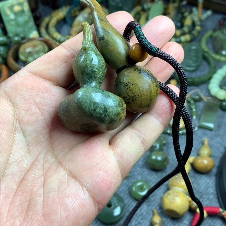 岫岩河磨玉（透闪石质玉）未镶嵌吊坠(赠链)小****啦