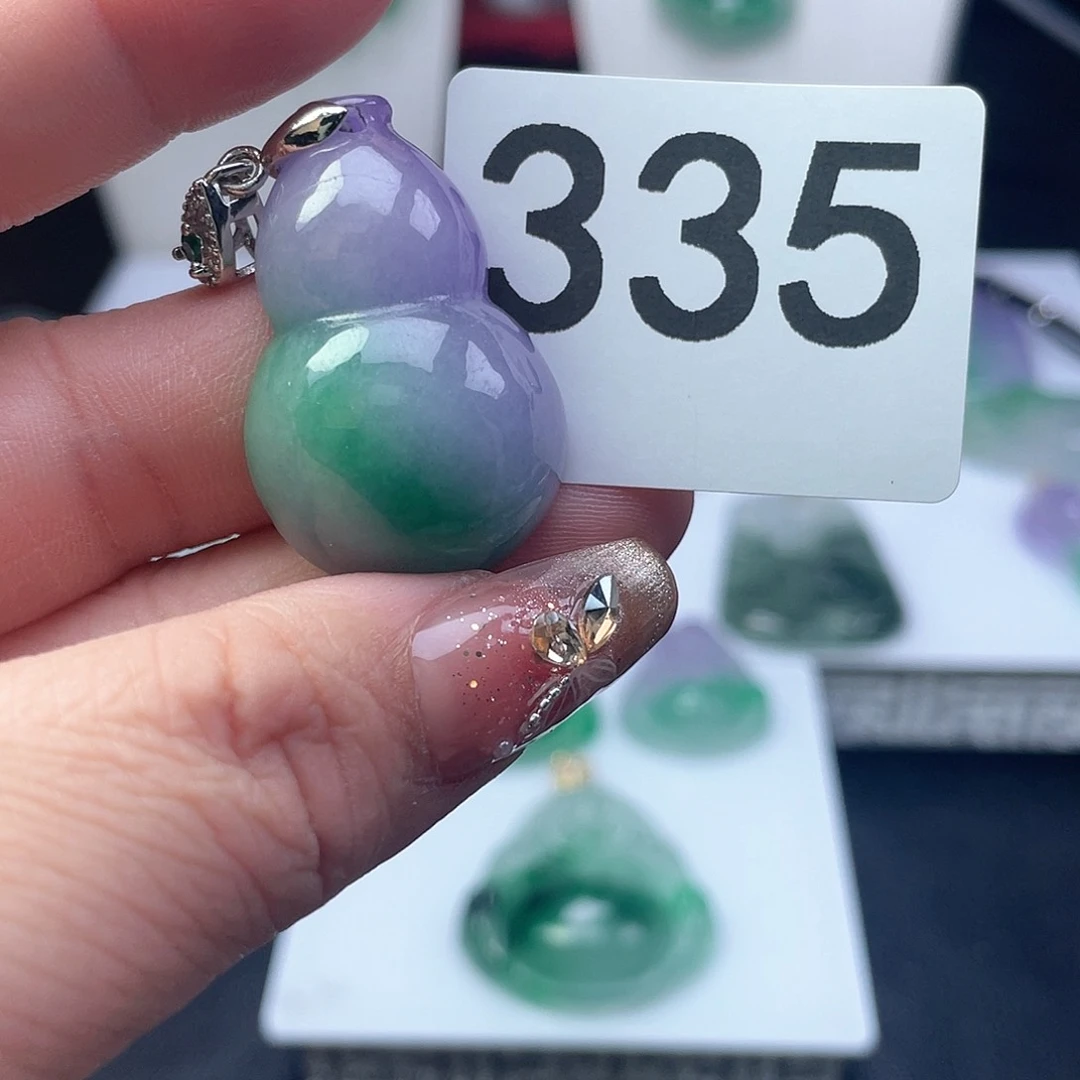 翡翠吊坠(赠链)未镶嵌