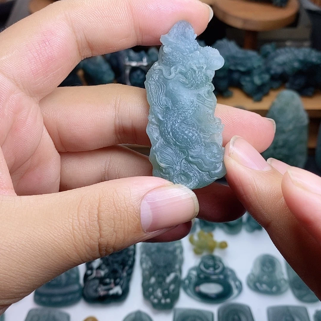 定制翡翠未镶嵌龙柱
