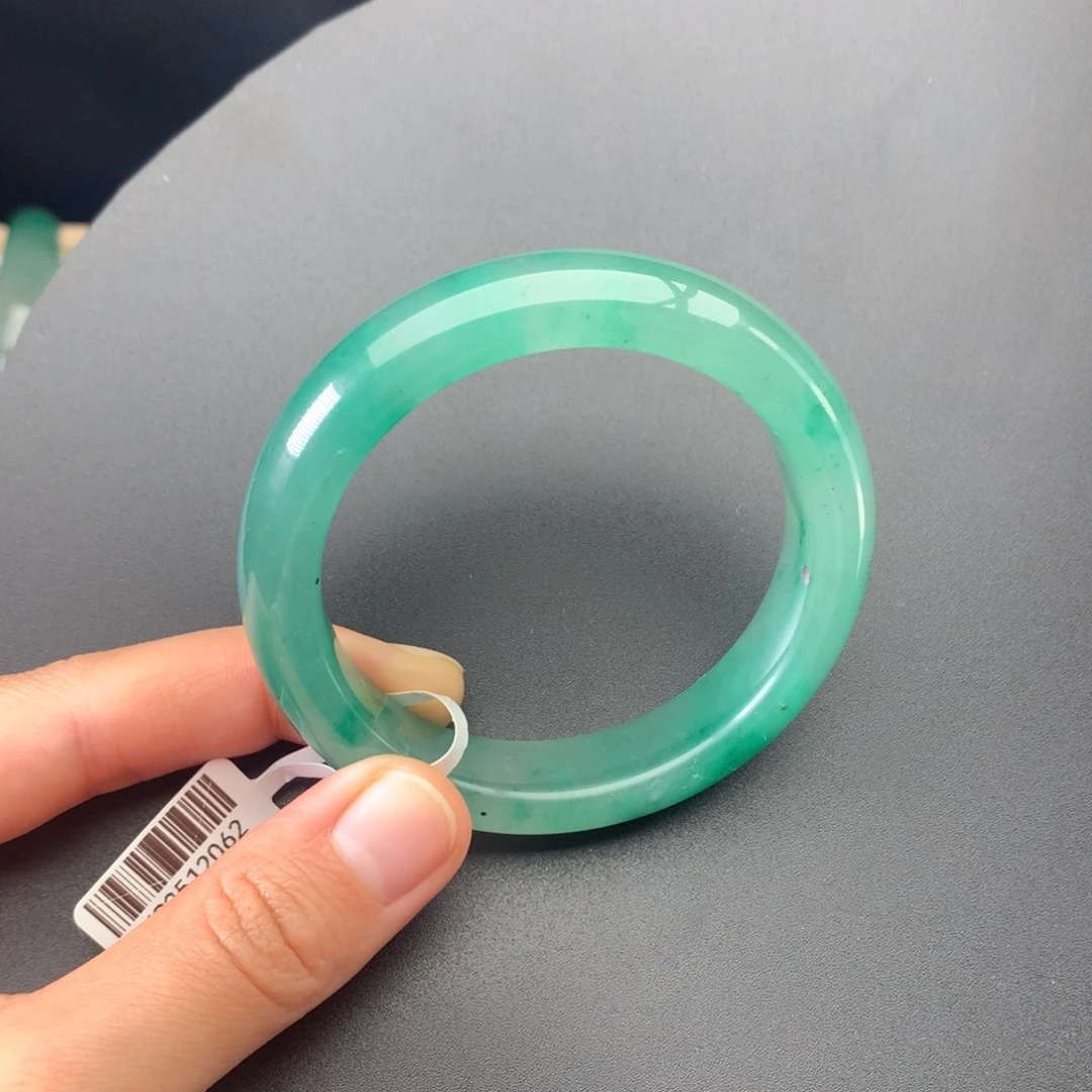 石英质玉（非洲翠）未镶嵌手镯