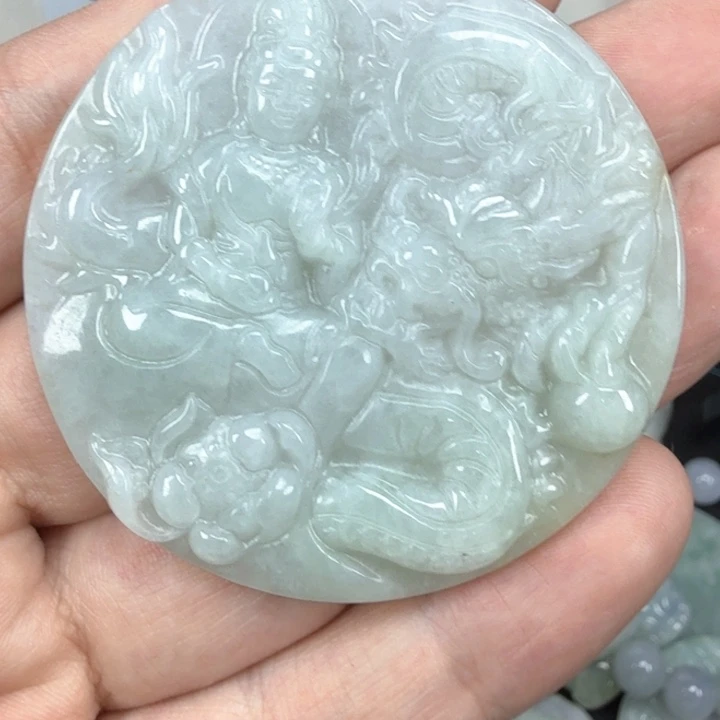 翡翠挂件未镶嵌翡翠