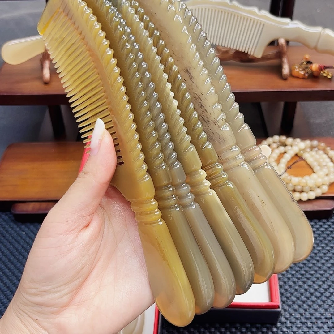 手工制作的纯牛角梳