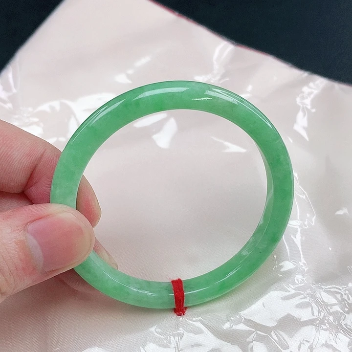 翡翠手镯未镶嵌圈52。4010