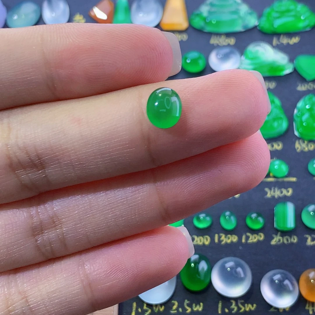 翡翠未镶嵌颈饰绿蛋