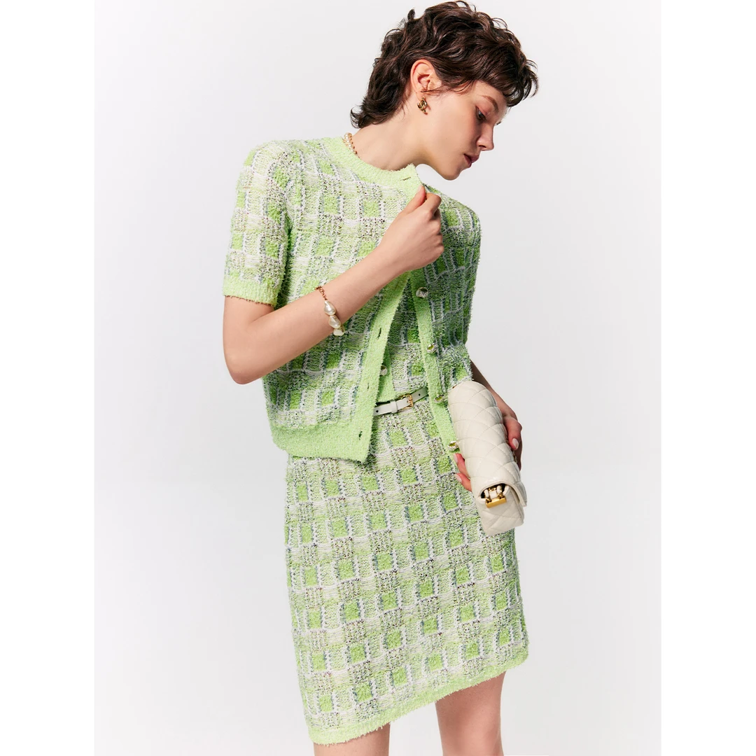 玖着“云樱套”和纸亚麻棉虚线嵌花正反棋盘格香风针织开衫连衣裙