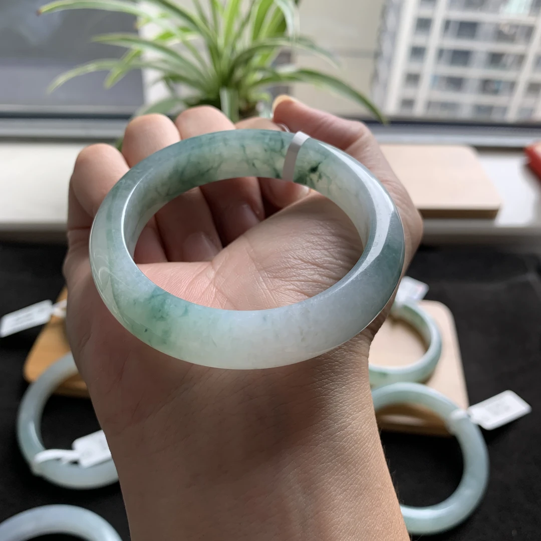 54圈口飘花手镯V5Y60829