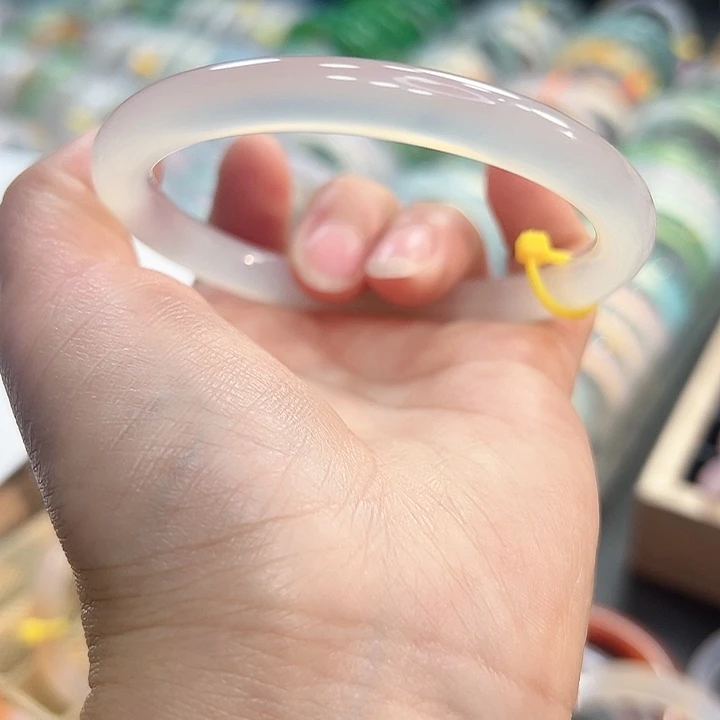 玛瑙/玉髓手镯未镶嵌宿****陈