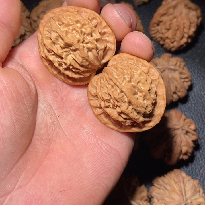 只***眼吊坠文玩核桃秦岭野生文玩核桃