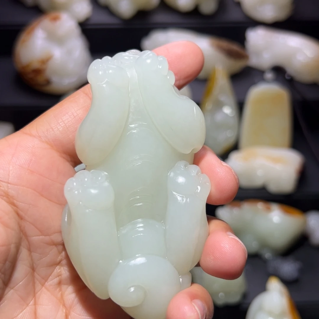 二***馆和田玉未镶嵌颈饰