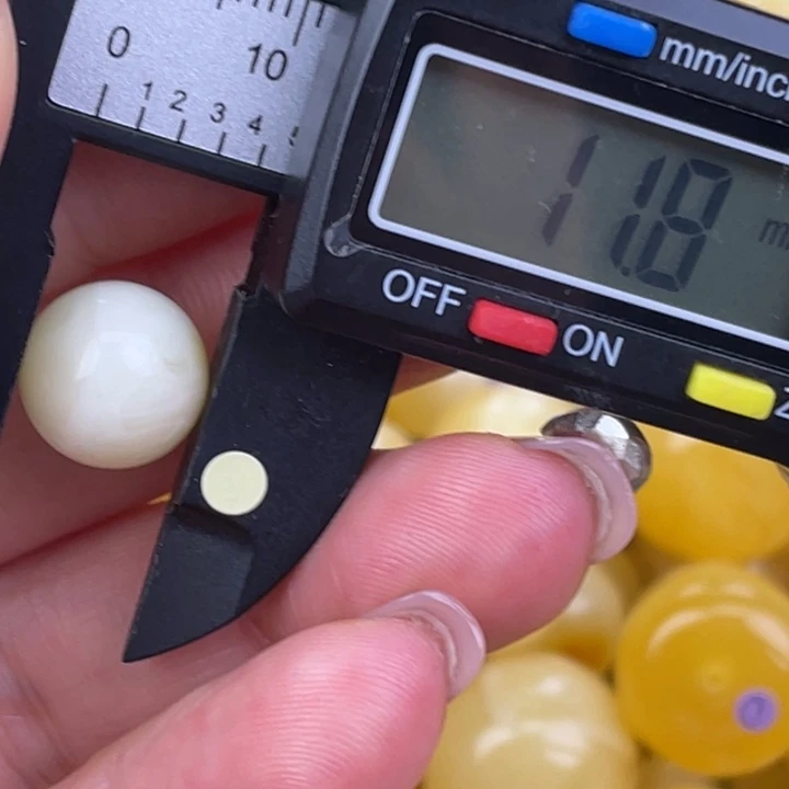 蜜蜡未镶嵌裸石1038