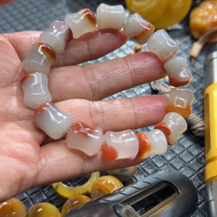 石英质玉（黄龙玉）颈饰未镶嵌泰*