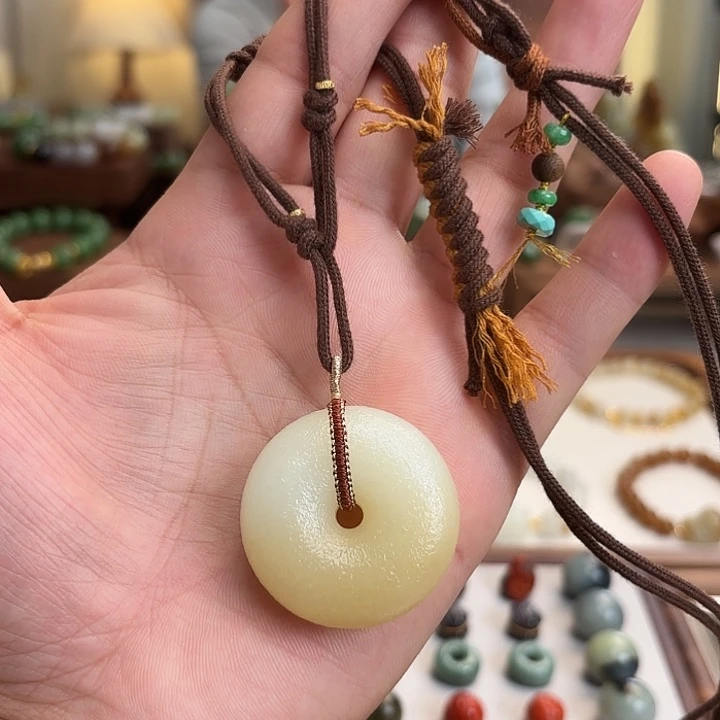 和田玉（糖玉）未镶嵌颈饰