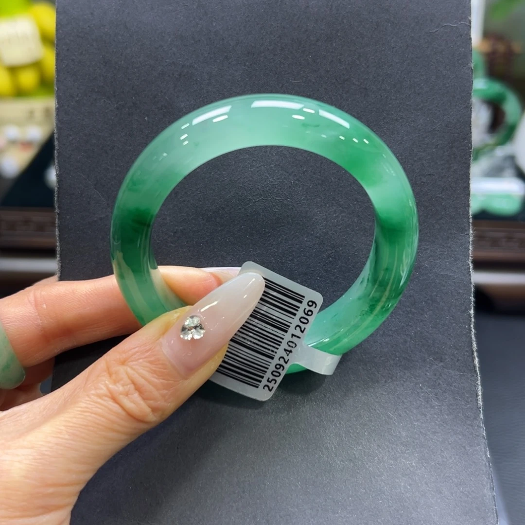 石英质玉（非洲翠）未镶嵌手镯51-52